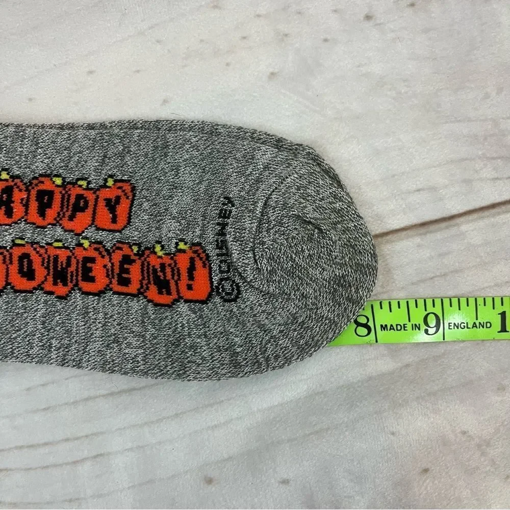 NWT Vintage Unlimited Mickey Mouse Disney Halloween Pumpkin Gray Socks Size 9-11